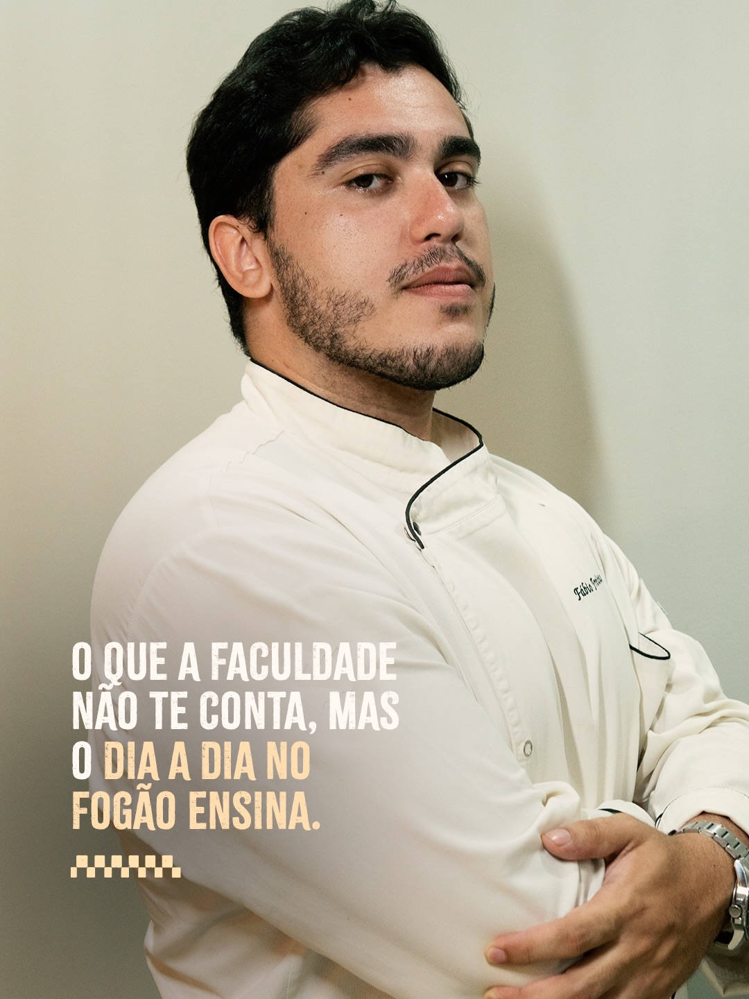 Chef Fabio sorrindo de dólmã